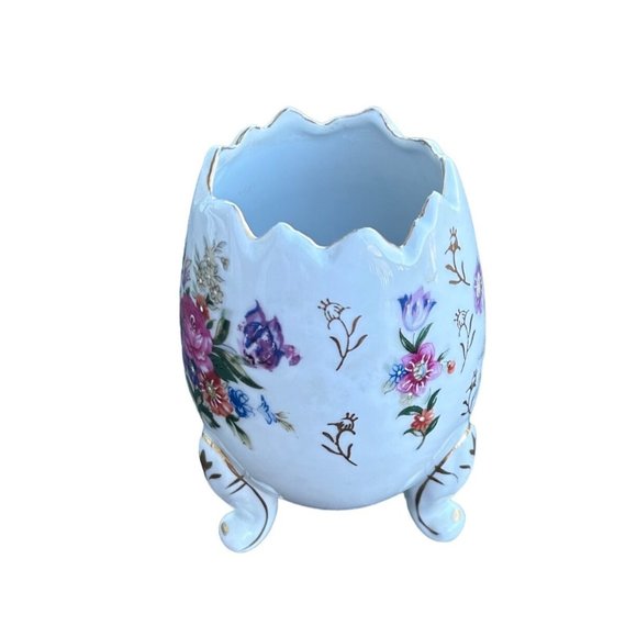 Vintage White Porcelain Easter Egg Vase with Floral Design‎ and Gold Accents - Picture 3 of 7